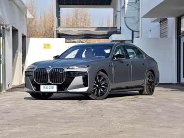 BMW i7 M70L
