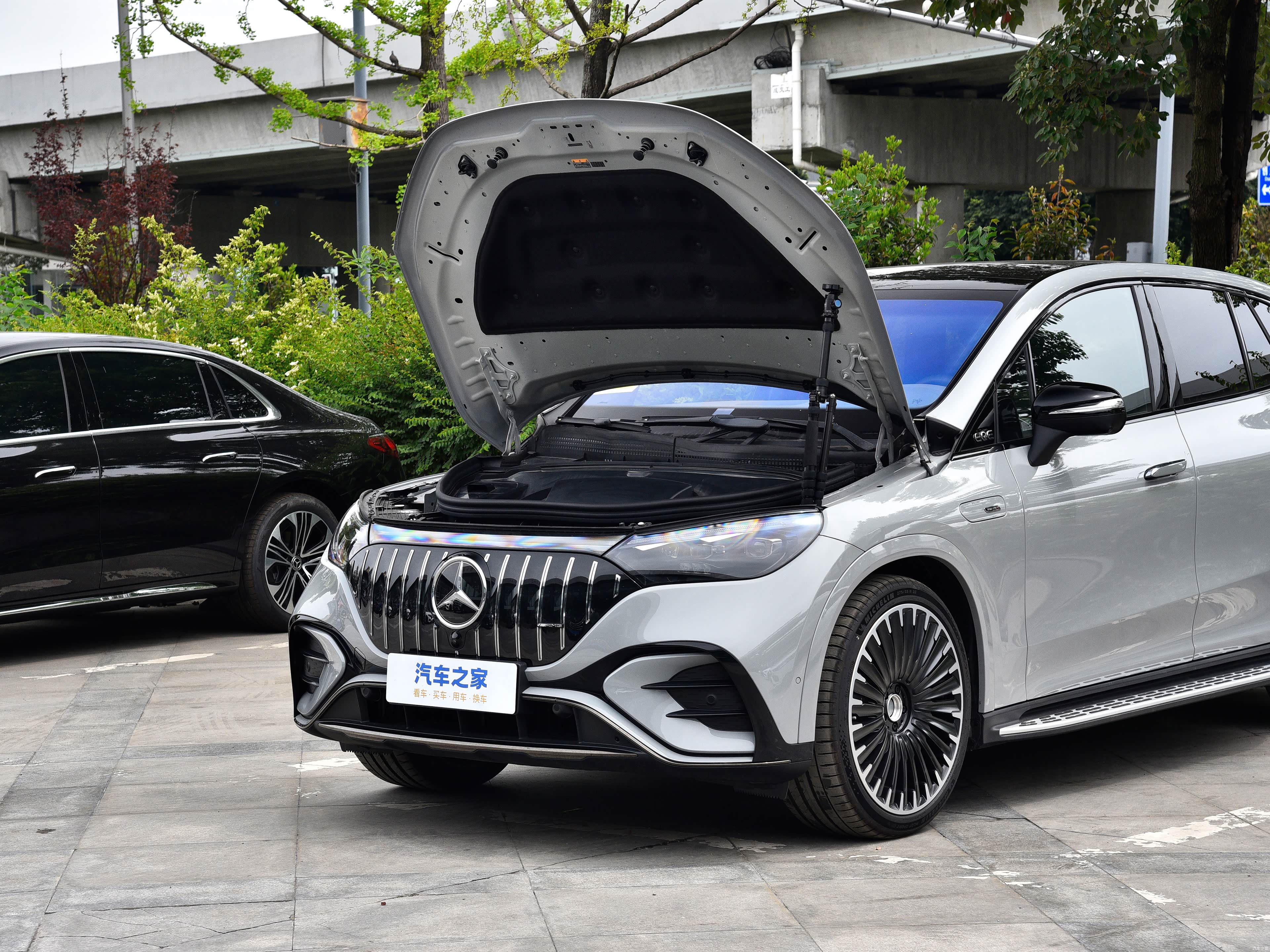 Mercedes-Benz EQE SUV AMG