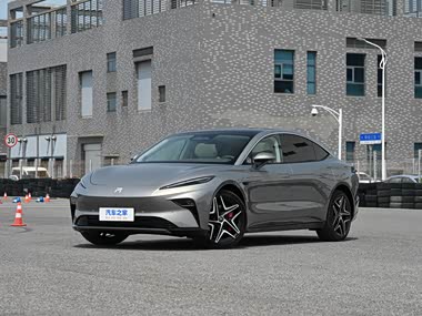 Roewe Rising F7