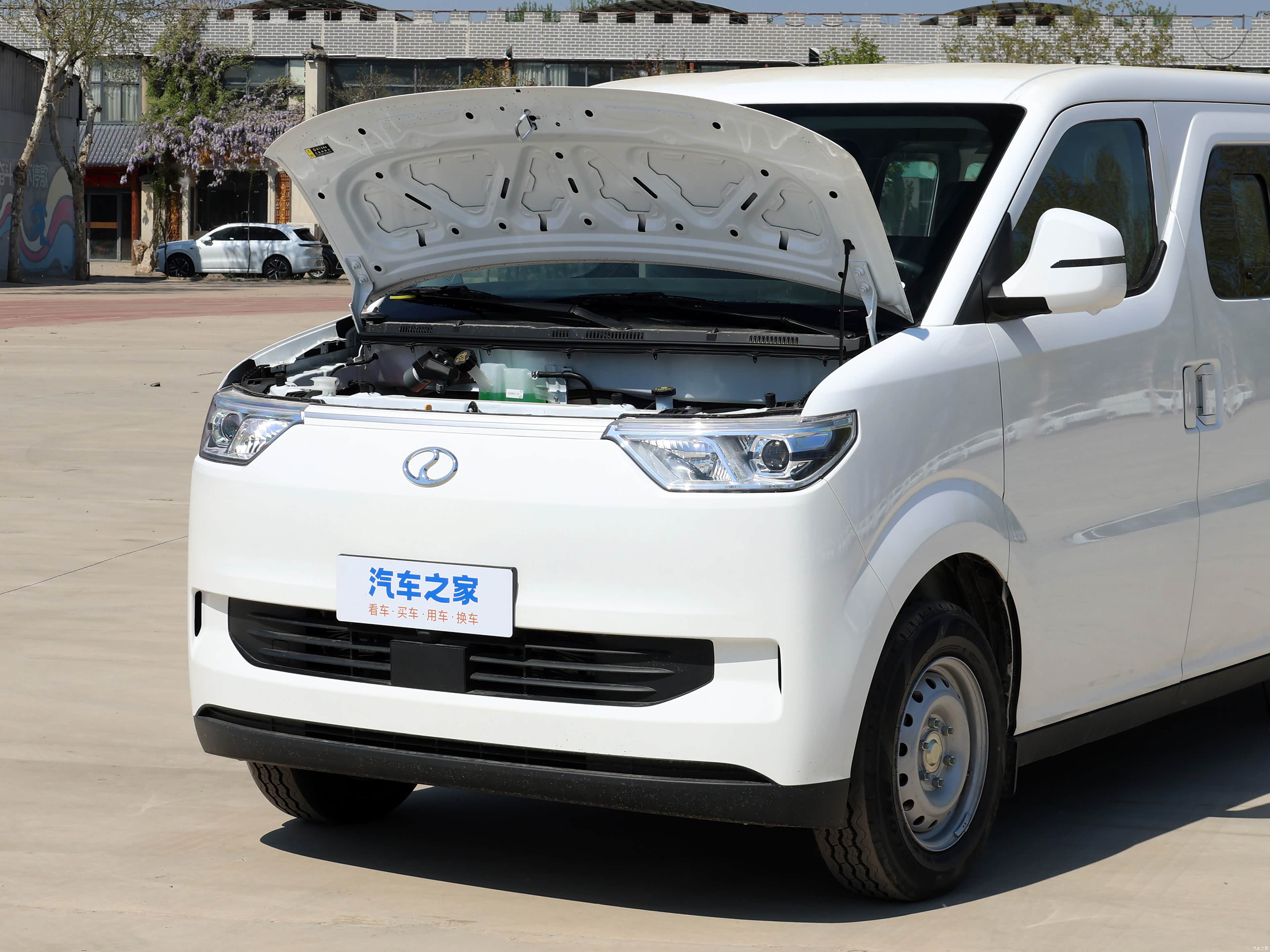 Ruichi EC75 NEV