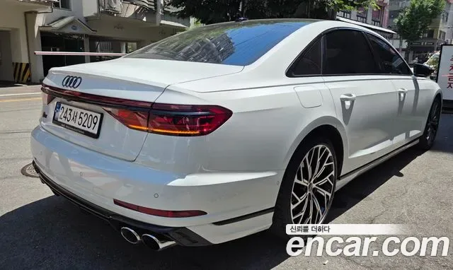 Audi S8