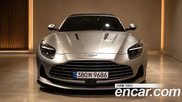 Aston Martin DB12