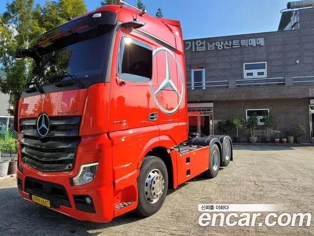 Mercedes-Benz Tractor