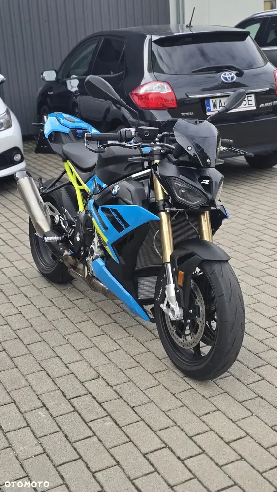 BMW S