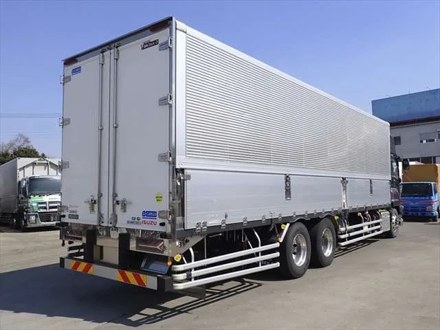 Isuzu Giga