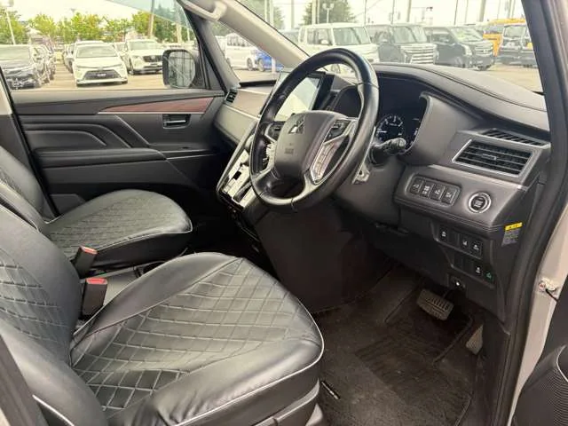 Mitsubishi Delica D 5