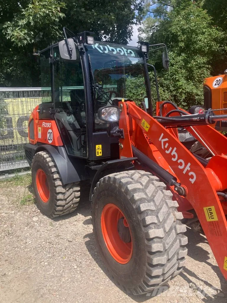 Kubota R090